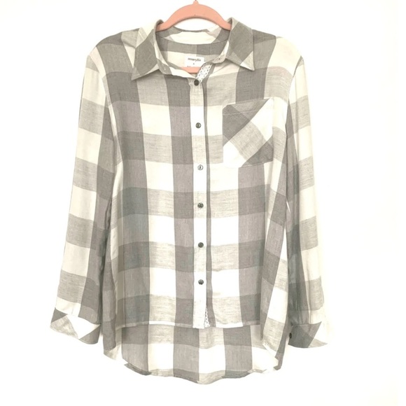 Amaryllis Gray Plaid Flannel Shirt with Crochet Detail - Picture 4 of 9